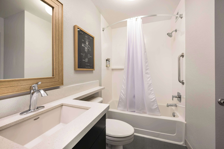 Bathroom, Sonesta Simply Suites Baltimore BWI Airport, Anne Arundel
