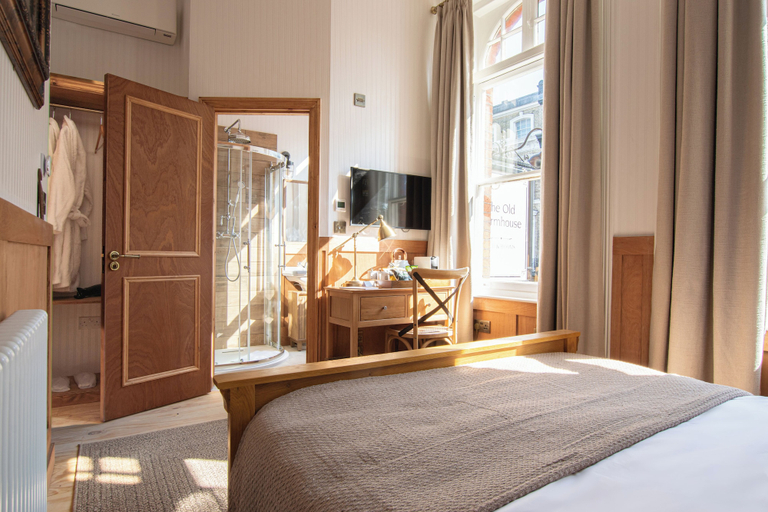 Bedroom 2, The Old Farmhouse Pub & Rooms, London