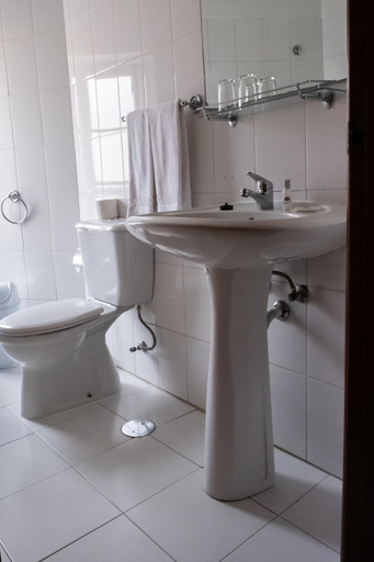 Bathroom 2, Residencial Chafariz /Queimada, Funchal