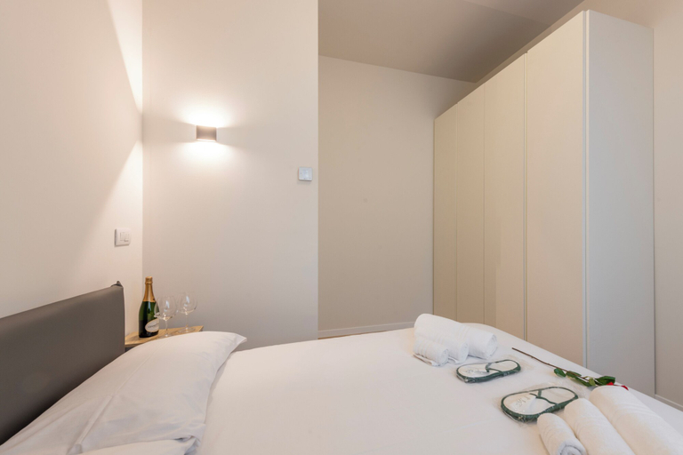 Others 4, De Amicis 25 - Nel cuore di Milano, Milano
