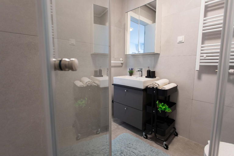 Bathroom 5, Design 2BDR Apartment with Balcony- FREE PARKING, Zagreb