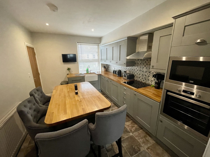 Others 4, Homely and Modern Maisonette in Vibrant Bristol, Bristol