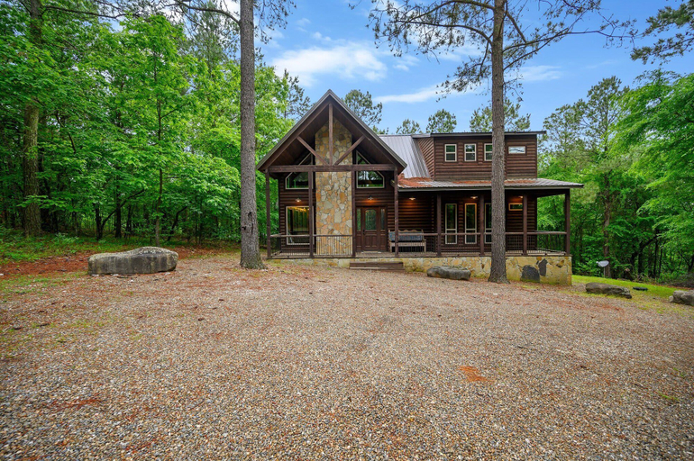 Exterior & Views 2, Cabin Vibe - Bunkroom - 3 King - Firepit - Shuffleboard, McCurtain
