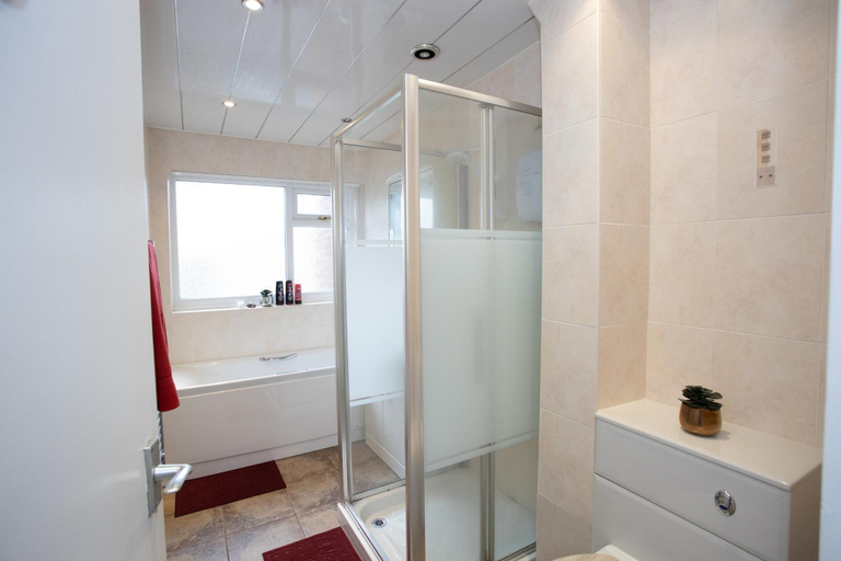 Bathroom 3, Hurley House, Stockport