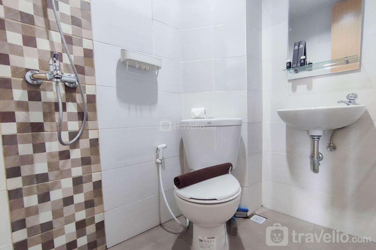 Bathroom, Best Deal & Comfortable 1BR The Alton By Travelio, Semarang