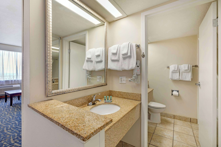 Bathroom 5, Best Western Cocoa Beach - Port Canaveral, Brevard