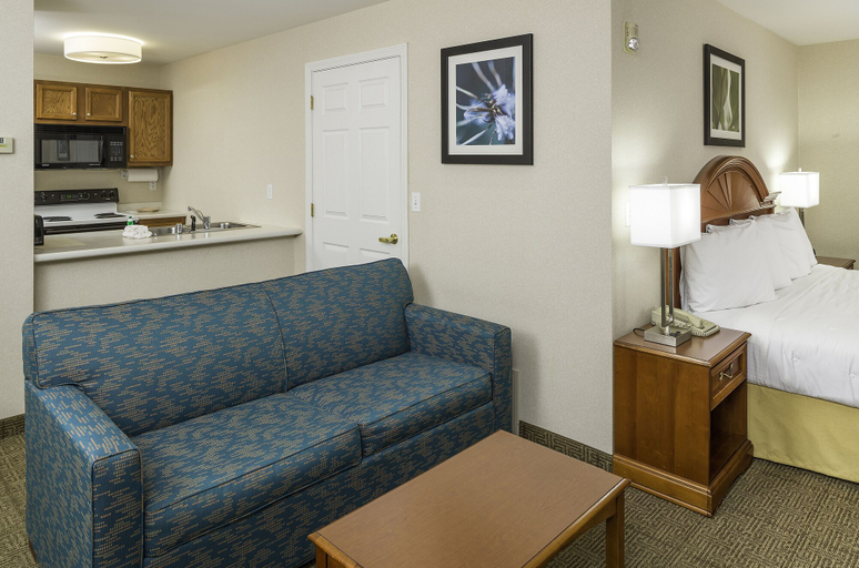 Bedroom 4, Smart Suites, an Ascend Collection Hotel, Chittenden