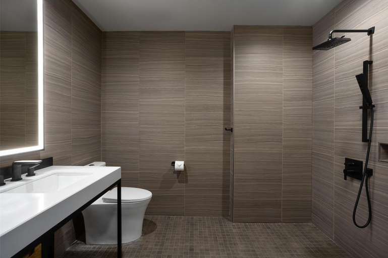 Bathroom 5, DoubleTree by Hilton West Kelowna, Central Okanagan