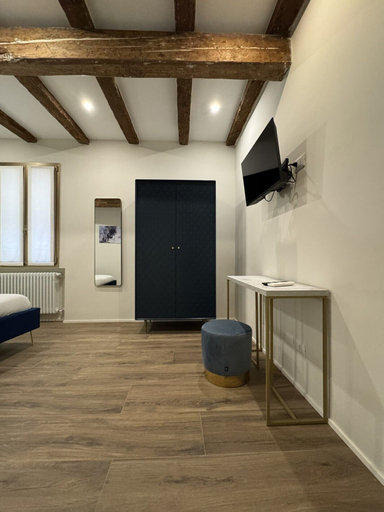 Others 5, HouSmart Emilia 15, Bologna