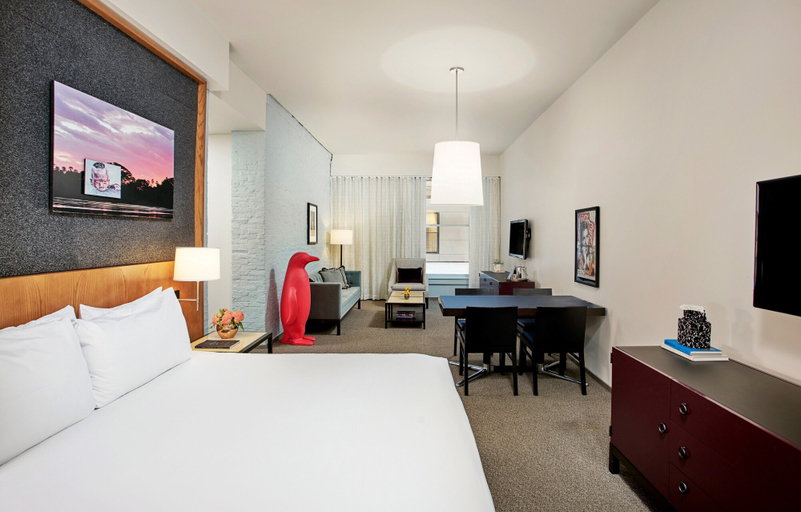 Bedroom 2, 21c Museum Hotel Louisville, Jefferson