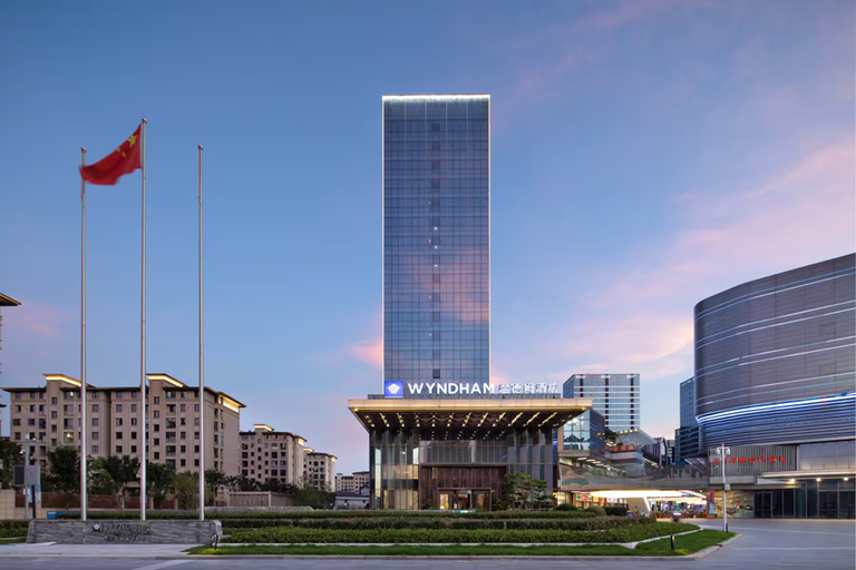 Exterior & Views