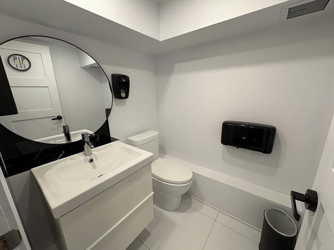 Others 4, Capsule Hotel, Montréal