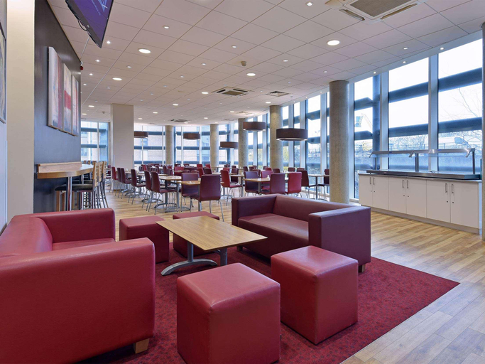 Food & Drinks 5, Travelodge Windsor Central, Slough