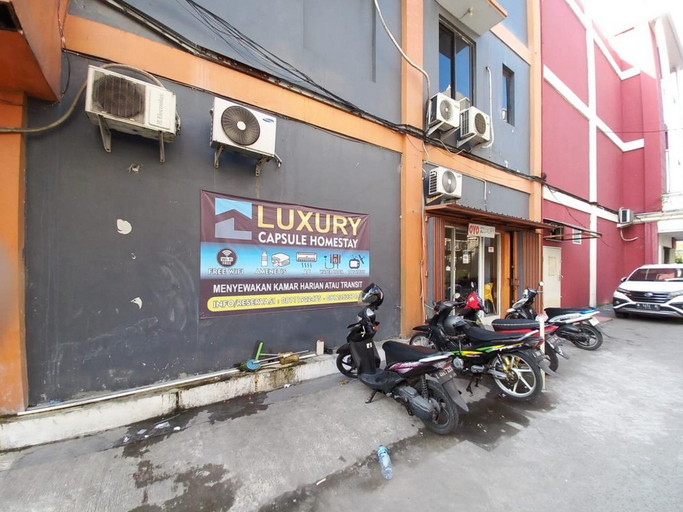 Exterior & Views 2, RedDoorz @ Luxury Homestay near Kantor Regional II BKN Surabaya, Surabaya