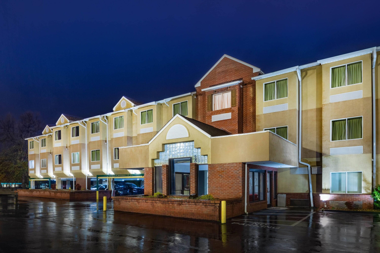 Exterior & Views 2, Microtel Inn by Wyndham Cornelius/Lake Norman, Mecklenburg