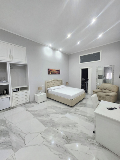 Others 5, Opera Home Napoli, Napoli