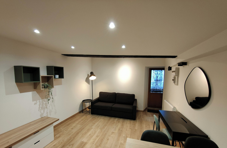 Others 5, Studio cosy centre ville, Doubs