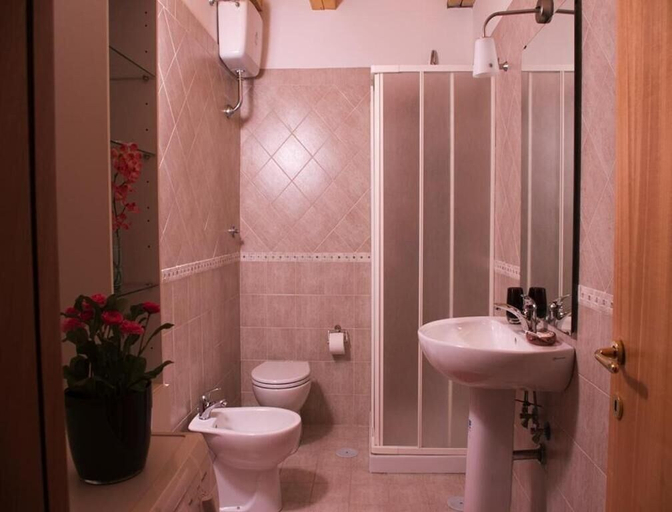 Bathroom 4, Residenza Principe di Carafa, Napoli