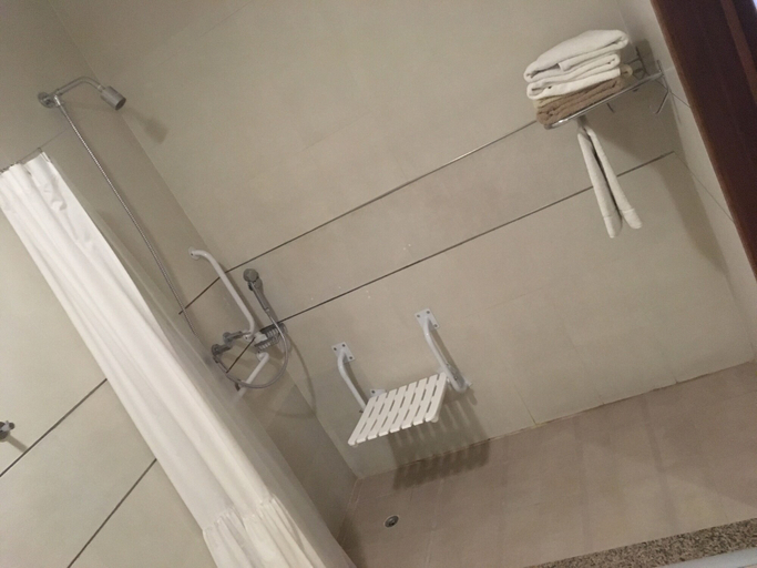 Bathroom 4, Howard Johnson by Wyndham Yerba Buena, Yerba Buena