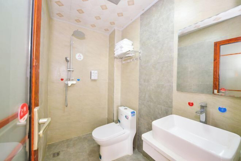 Bathroom 3, OYO Beihai Jinghai Villa (Yintan), Beihai