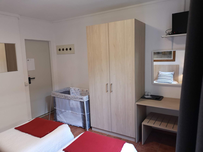 Bedroom, Hotel Elvezia - Self Check-in, Leventina