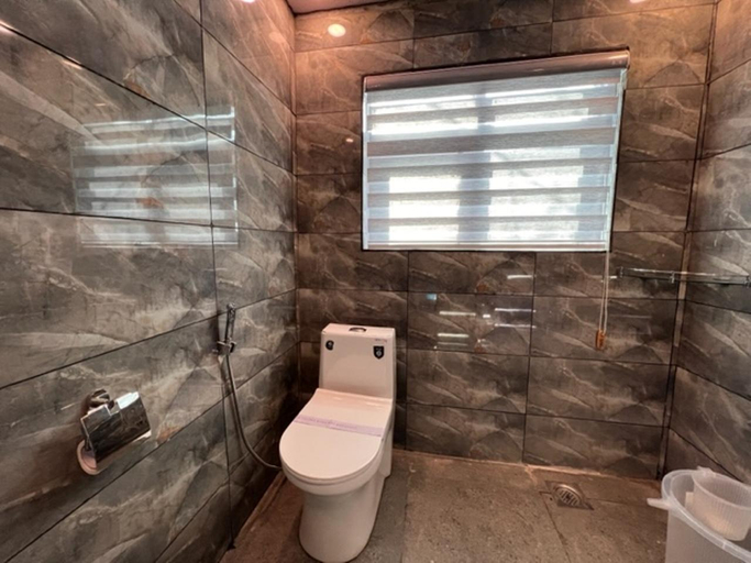 Bathroom, Hotel Riviera By Mount view, Anantnag