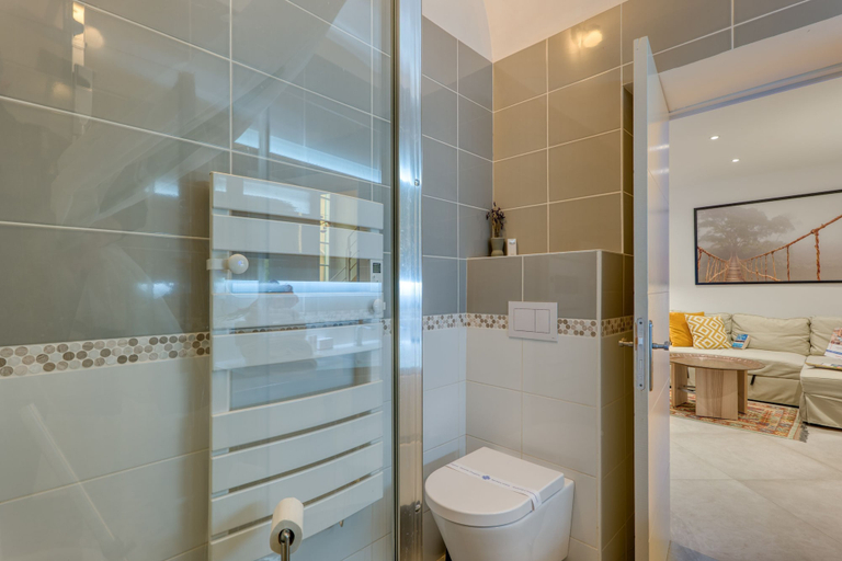 Room 5, Two Levels Apt In Historical Building, Alpes-Maritimes