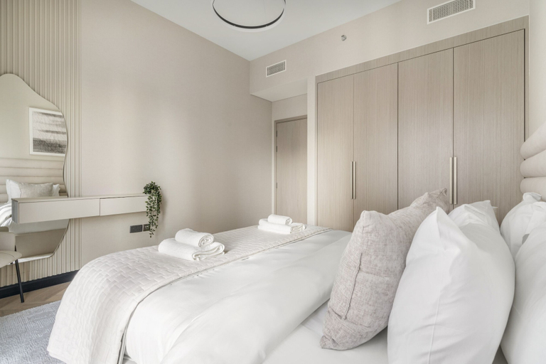 Room 5, Act Two Tower - 1902 2BD, Dubai