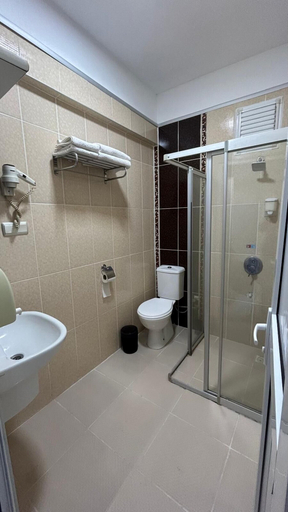 Others 5, Blue Dolphin Otel, Merkez