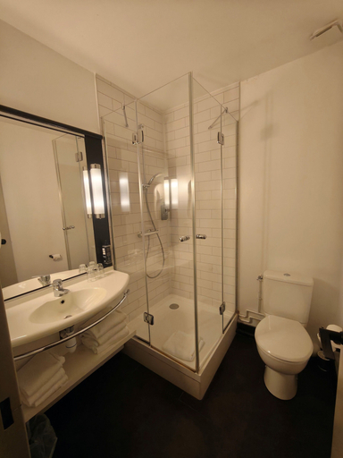 Bathroom 4, ibis Blois Centre Chateau, Loir-et-Cher