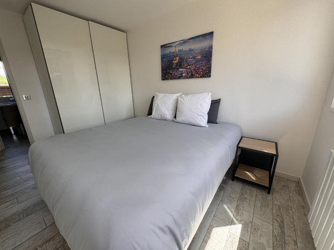 Bedroom 3, Coté Seine, Yvelines