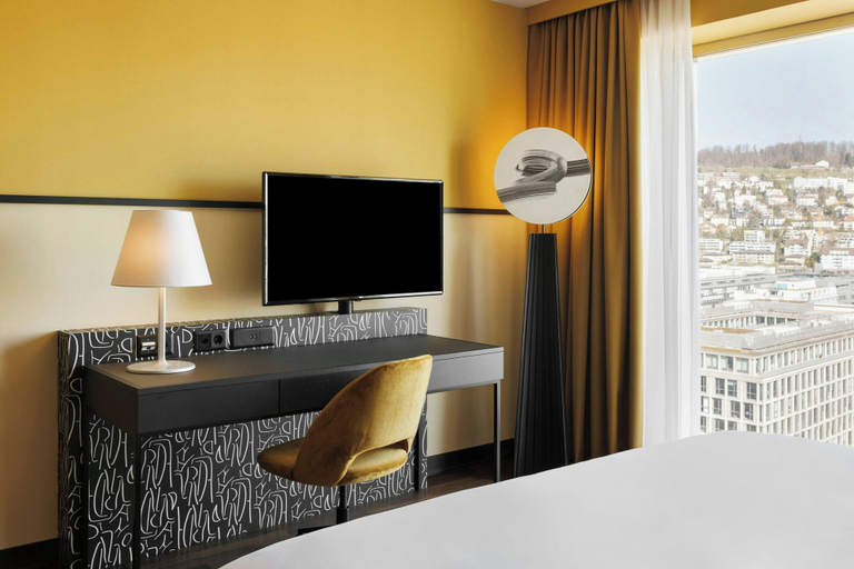 Bedroom 4, Renaissance Zürich Tower Hotel, Zürich