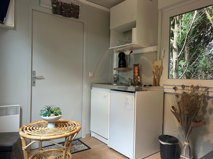 Others 4, La chambre du puits avec 2 jacuzzis , sauna et Hammam privatif, Hainaut