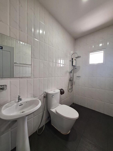 Bathroom 4, 3-Bedroom Chiang Mai House, San Sai