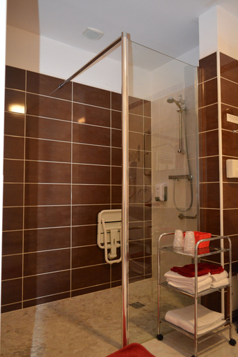 Bathroom 4, Hôtel Saint Yves, Seine-Maritime