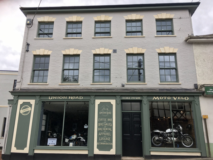 Exterior & Views