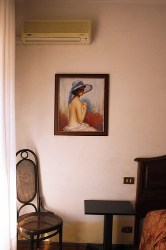 Others 5, Morianese Residence, Lucca