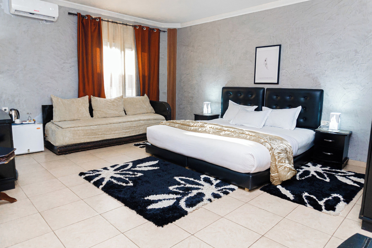 Others 5, Hotel De Fez, Pointe Noire