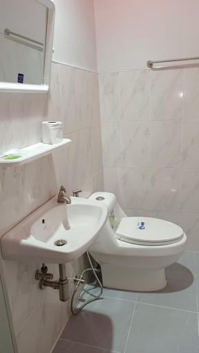 Bathroom 3, Batikseafood Airport & Room, Phuket Island