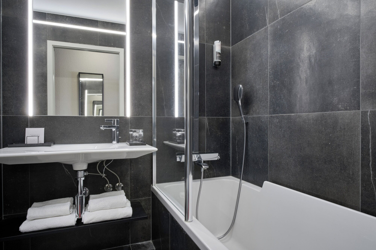 Bathroom 5, Hotel - Restaurant Crystal, Bas-Rhin