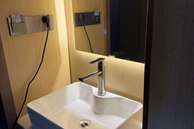Bathroom 3, Changshun Holiday Hotel, Jingdezhen