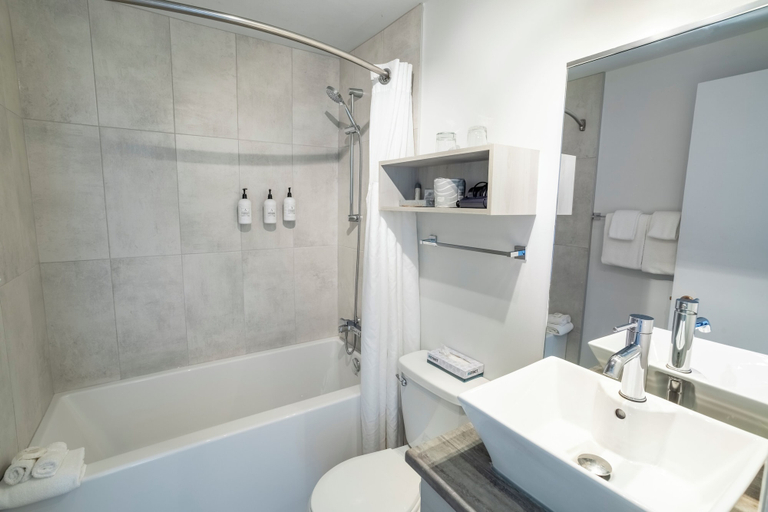 Bathroom 3, Pavillon sur Mer by Riôtel (150 metres from the main hotel), Matane