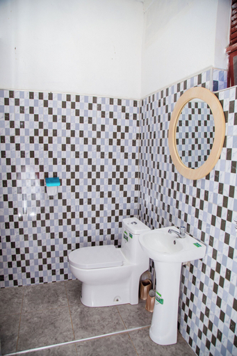 Bathroom 3, Henotes B&B, Bugabula