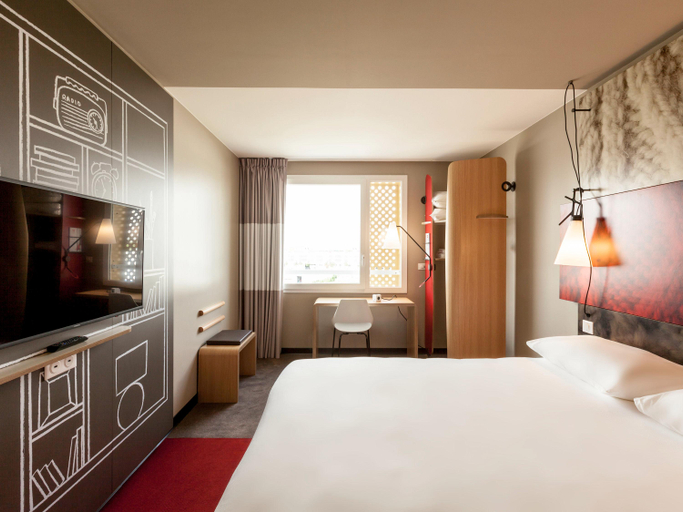 Bedroom 3, ibis Lyon Carre de Soie Hotel, Rhône