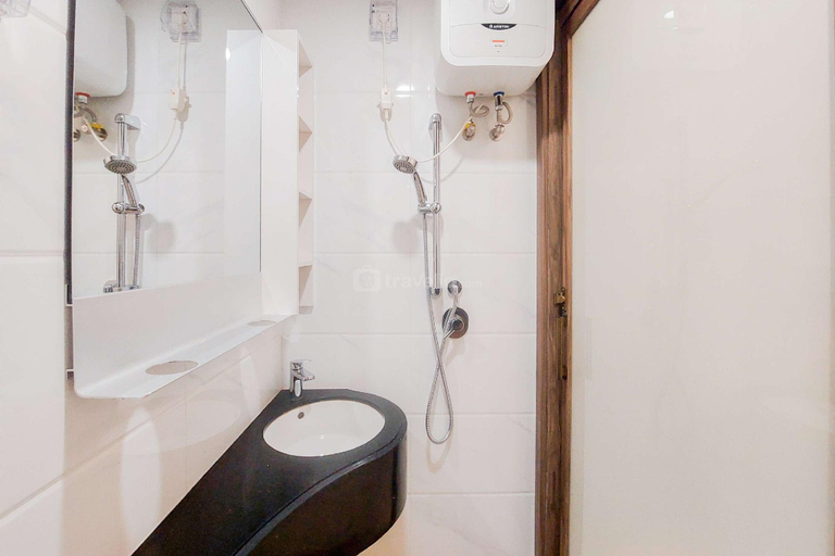 Bathroom 5, CozyLiving Studio Apt Sky House BSD By Travelio, South Tangerang
