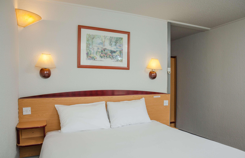 Bedroom 3, Campanile Basildon, Essex