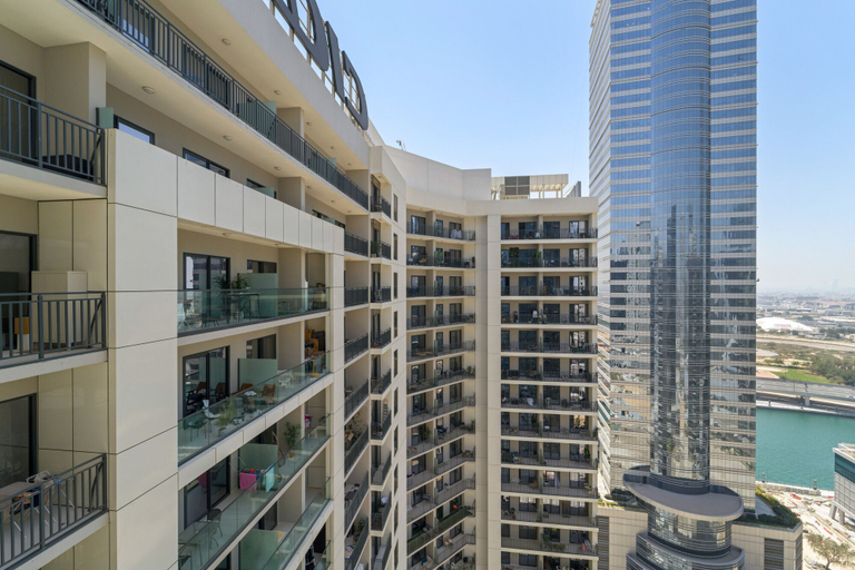 Room 3, Zada Tower - 2425 1BD, Dubai
