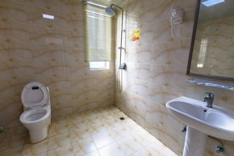 Bathroom 4, OYO Beihai Jinghai Villa (Yintan), Beihai