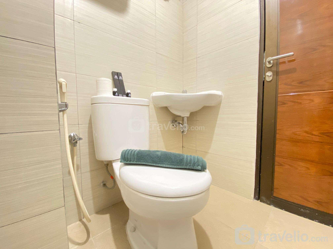 Bathroom 3, Enticing 1BR Gateway Pasteur near Toll By Travelio, Bandung