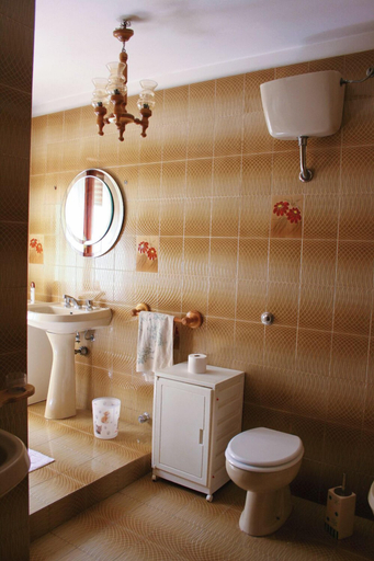 Bathroom, Morianese Residence, Lucca